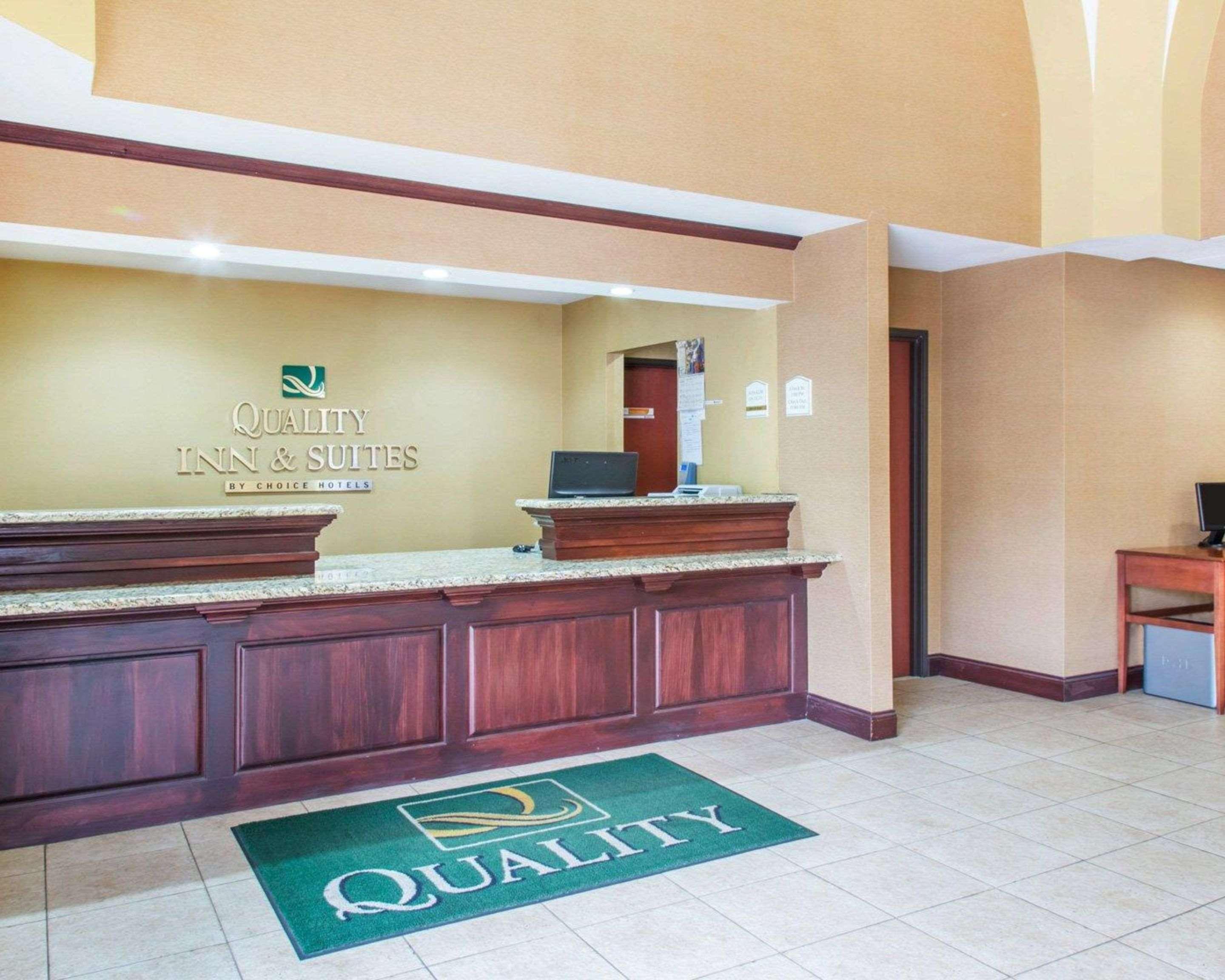 Quality Inn & Suites Meriden Exteriör bild